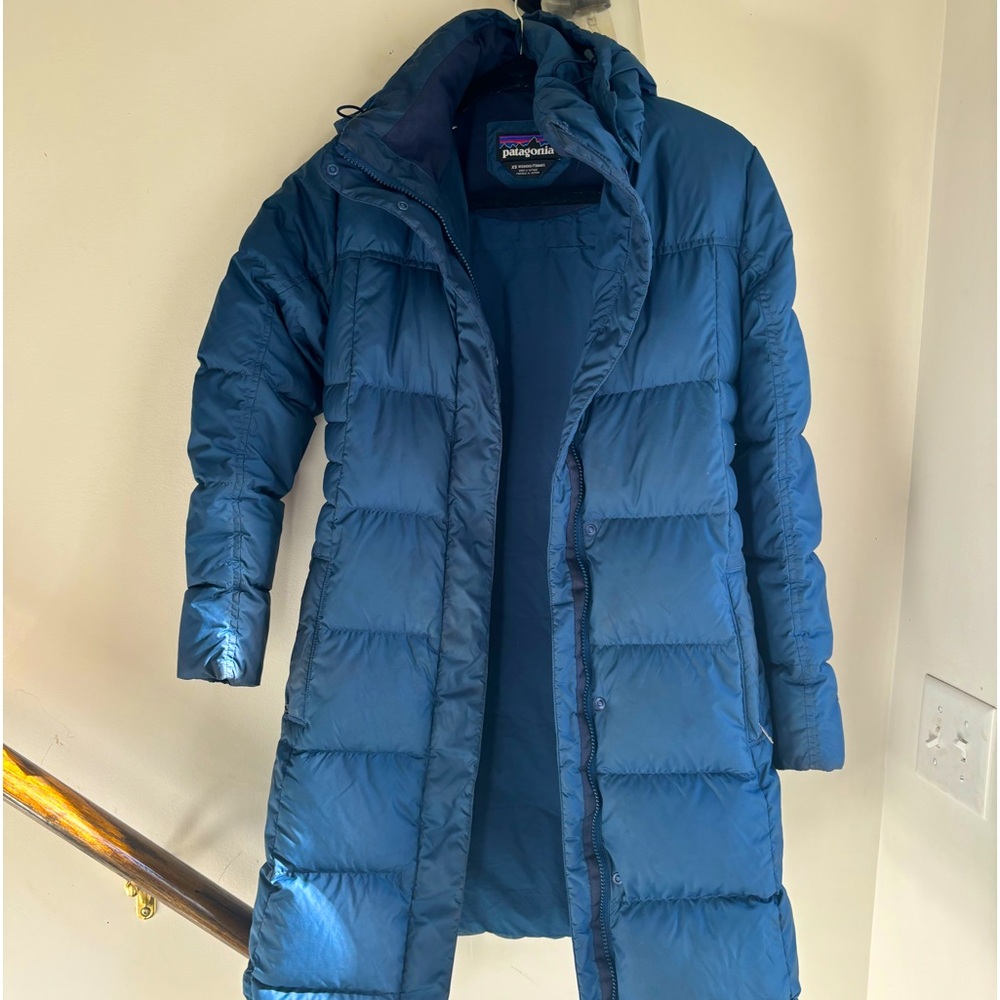 Patagonia women’s down hoody coat. Size XS